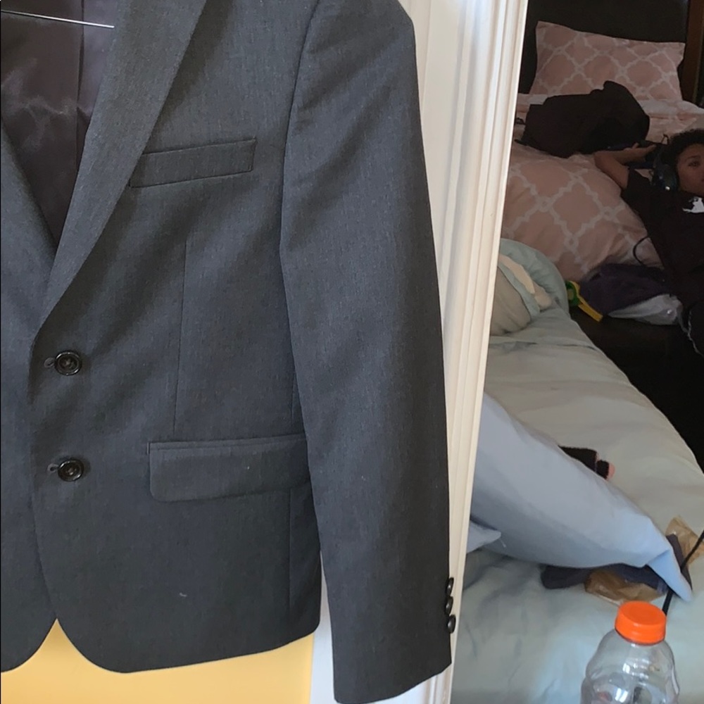One jacket - Picture 7 of 8